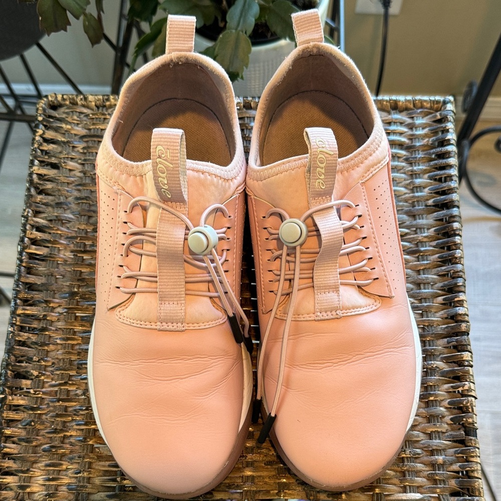 CLOVE Women's Pink Healthcare Nursing Sneakers Size 9